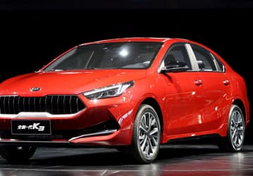 В России подешевел седан Kia K3 (Cerato для Китая): официальный дилер в Москве предлагает машину за 2,243 млн рублей