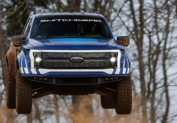 Представлен «летающий» Ford F-150 Lightning Switchgear для максимального бездорожья