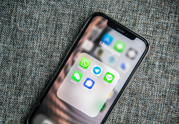 В WhatsApp обнаружили поддержку «сторонних чатов» — скоро заработает возможность общения с пользователями Telegram, Signal и даже Viber