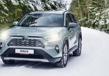 В России существенно подешевел хитовый кроссовер Toyota RAV4. Цена снизилась более чем на 1 млн рублей