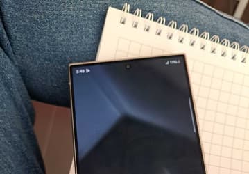 На фото впервые показали Samsung Galaxy S24 Ultra во включенном состоянии, также показаны эксклюзивные цвета Galaxy S24 Ultra
