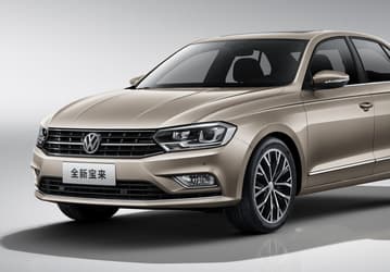 Volkswagen Bora заметно подешевел в России. Хорошее оснащение, 113 л.с. и классический «автомат» — за 2,19 млн рублей