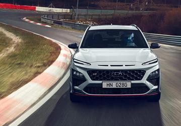 Стоимость Hyundai Kona в России снизилась до 2,8 млн рублей. За эту сумму предлагают кроссовер 2022 года