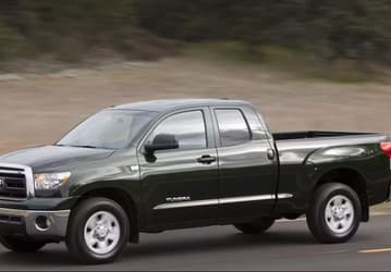 Toyota Tundra 2013 года равных нет. Рейтинг самых надежных пикапов Toyota от HotCars