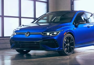 «Горячий» Volkswagen Golf R стал хитом: продажи в США взлетели в два с лишним раза, 40% проданных машин – с «механикой»