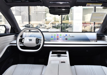 Суперседан Geely с 45-дюймовым экраном 8К на платформе Zeekr 001 приедет в Россию