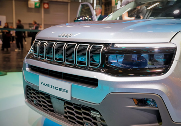 Теперь это будет настоящий «джип». Представлен полноприводный Jeep Avenger