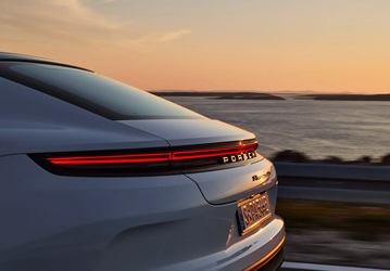 Представлены два новых Porsche Panamera