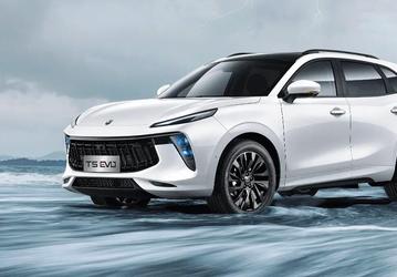 Кроссовер Forthing T5 Evo подешевел в России до 2,48 млн рублей. Это габаритный аналог Volkswagen Tiguan с мотором мощностью 197 л.с. и «роботом»