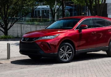 Один из самых надёжных и беспроблемных кроссоверов Toyota Venza подешевел более чем на 1 млн рублей