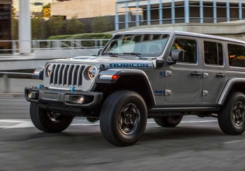 Jeep отзывает почти 200 000 машин из-за неисправной системы обогрева лобового стекла