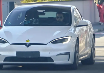 Ferrari тестирует Tesla Model S Plaid, создавая собственный электромобиль