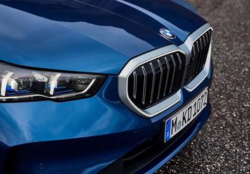 BMW наконец-то представила BMW 5-series Touring в кузове G60: плюс 10 см к длине, топовое оснащение и до 593 л.с.