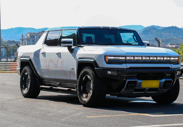1014-сильный Hummer EV в России подешевел на 13 млн рублей