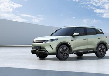 Это новый потенциальный бестселлер BYD за $14 000: кроссовер BYD Yuan UP показали со всех сторон