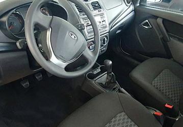 Это Lada Granta с подушками безопасности и Lada Vesta в новом цвете. Инсайдерские фото с АвтоВАЗа
