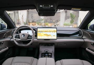 BYD продолжает обваливать цены: представлены сразу три новых современных седана линейки BYD Han Honor Edition 2024