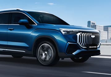 На миллион рублей дешевле Monjaro. Объявлена стоимость нового 7-местного Geely Okavango в России