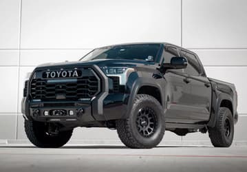Крутой внедорожник Toyota стал ещё более внедорожным. В США мощно «прокачали» Toyota Tundra