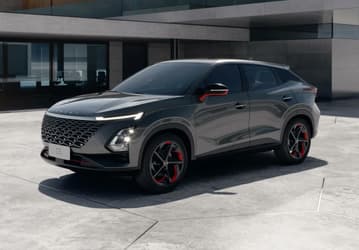Дилеры продают Omoda C5, Chery Tiggo 7 Pro Max, «Москвич 6» и FAW Bestune T77 дешевле рекомендованных розничных цен. Сколько можно сэкономить?