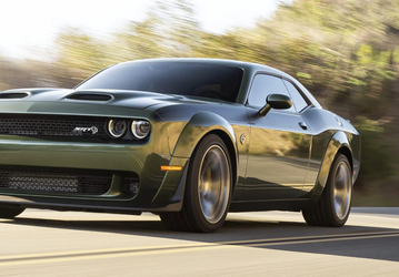 Dodge распродаёт в США свои культовые спорткары Challenger и Charger со скидками 10 долларов за лошадиную силу. Сэкономить можно до 7850 долларов
