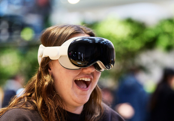 В Роскачестве Apple Vision Pro назвали слишком тяжёлым, но полезным и расширяющим горизонты восприятия устройством