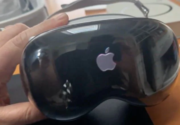 Как происходит обновление VisionOS на Apple Vision Pro, показали на видео