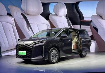 Заменитель Toyota Alphard от BYD полностью рассекречен. 7-местный BYD Xia будет расходовать всего 6,5 л на 100 км, а купить его в Китае можно будет всего за 40 тыс. долларов