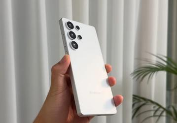 Таким будет Samsung Galaxy S25 Ultra: макет смартфона в натуральную величину показали в руке с разных сторон