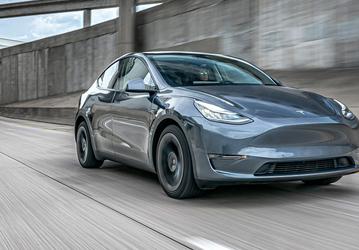 В Москве появилась новейшая Tesla Model Y Long Range 2024