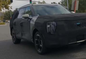 Новейший Kia Telluride 2025 впервые заметили на дороге