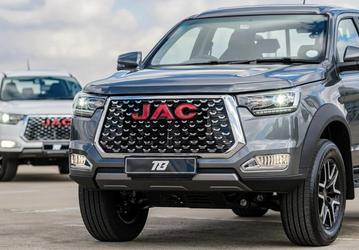 Корни Toyota Hilux и Land Cruiser Prado, рамная конструкция, честный «автомат», полный привод. УАЗ готовится к началу выпуска Sollers ST6 и ST8