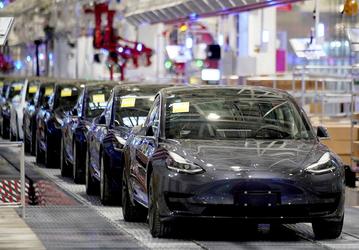 Пока BYD летит вверх, у Tesla проблемы: продажи электромобилей Илона Маска китайского производства в октябре упали