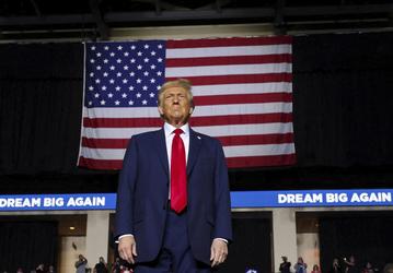 Трамп анонсировал пошлины на все товары из Мексики, Канады и Китая