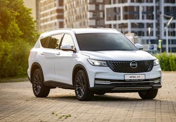 Российский 5-метровый кроссовер с мотором 220 л.с., подогревами, «автоматом» Hyundai и полным приводом. К дилерам приехала новая версия DFSK ix7