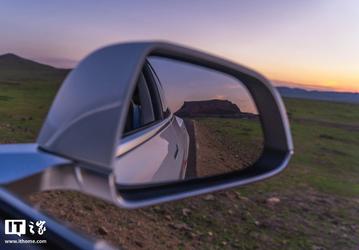Дверь больше не откроется с первого раза. Tesla улучшила систему предупреждения о слепых зонах