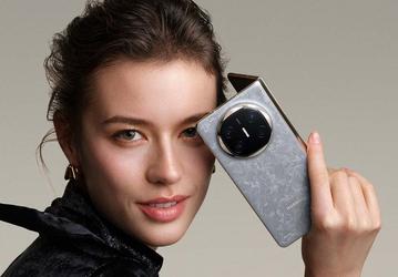Представлен складной смартфон Huawei Mate X6 с увеличенными экранами, улучшенной камерой, прочным базальтовым корпусом и спутниковой связью