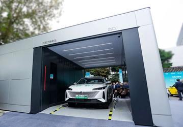 Запас хода 515 км за 2 минуты: представлен первый электромобиль Changan со сменной батареей
