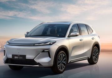 Дешёвый Geely, копирующий Porsche Macan и Mercedes-Benz EQC, скупают в огромных количествах. За 100 дней продано более 50 000 Geely Galaxy E5