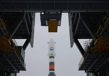 Снежное утро на Восточном: ракету с «Кондором» установили на старте