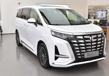 Аналог Toyota Alphard от BYD и Mercedes-Benz, который мощнее и в два раза дешевле Alphard. BYD Denza D9 продают в России за 9-10 млн рублей