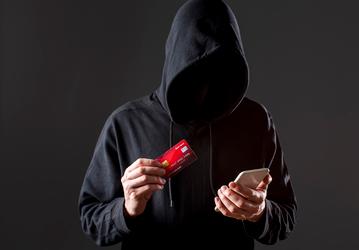 «Разводки стали более продуманными», — количество мошеннических звонков россиянам сократилось в три раза, зато объём похищенных средств вырос