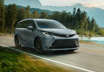 Любимый минивэн американцев — уже в России. Дилеры привезли Toyota Sienna 2024 с полным приводом и экономичной гибридной силовой установкой