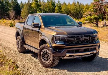 В Россию привезли настоящие американские внедорожники Ford Ranger Raptor 2024 и Ford Bronco Badlands 2024