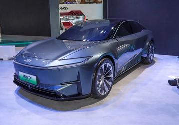 С дизайном Prius и размерами Camry. Большой седан Toyota bZ7 показали на фото, продажи стартуют в 2025 году