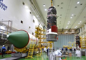 Подготовка продолжается: грузовой корабль «Прогресс МС-29» состыковали с переходным отсеком