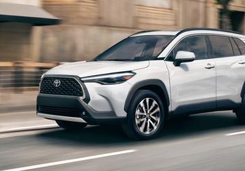 Кроссовер Toyota, который дешевле и мощнее Lada Vesta Sportline. Toyota Corolla Cross доступен в России всего за 2,1 млн рублей