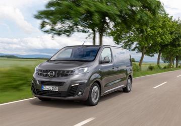 Просторный немецкий минивэн с 6-ступенчатым «автоматом» — всего 3,4 млн рублей. В России продают официальные Opel Zafira Life