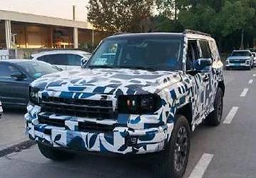 Заменитель Toyota Land Cruiser Prado от Jetour, способный проехать 1400 км на баке бензина. Jetour Shanhai T5 засняли на фото, эту машину ждут в России