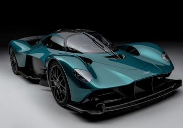 Уникальный гиперкар Aston Martin Valkyrie выставили на продажу в России